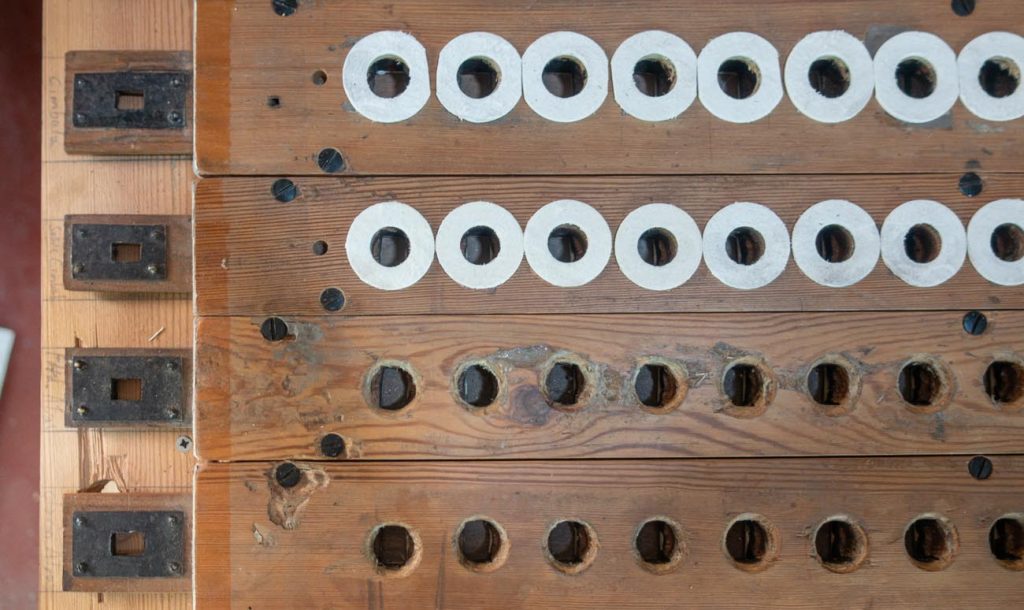 Perforaciones del secreto del O.M. con anillas