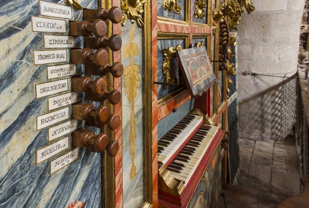 Teclado del órgano de Nava del Rey